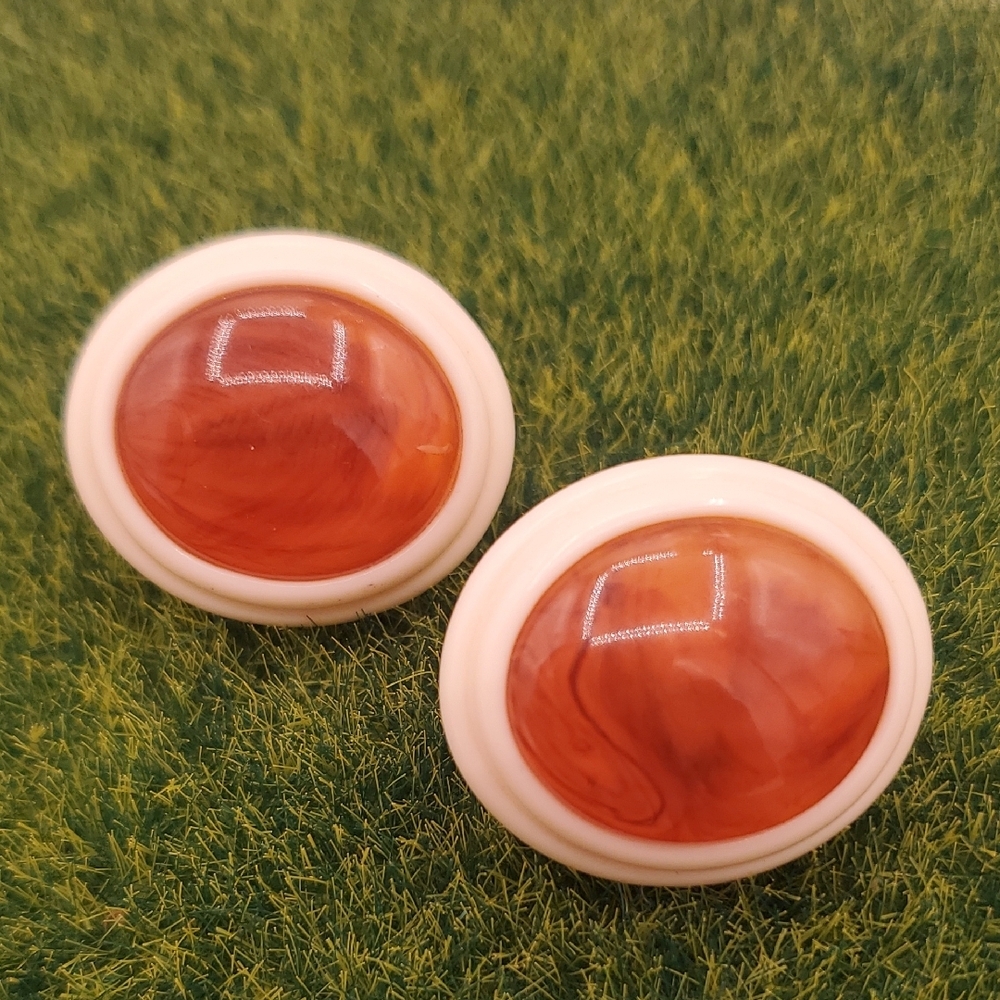 Bakelite Vintage Orange and Cream Clip-On Earrings E423